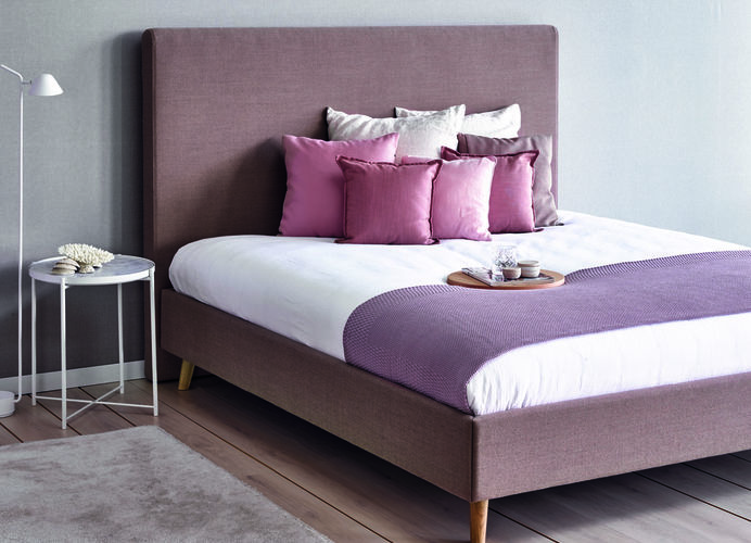 Moderne boxspring met hoofdbord